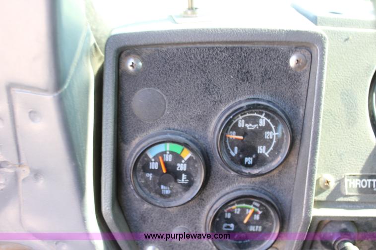 image for item J4539 2003 Mack RD600K semi truck