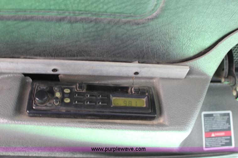 image for item J4539 2003 Mack RD600K semi truck