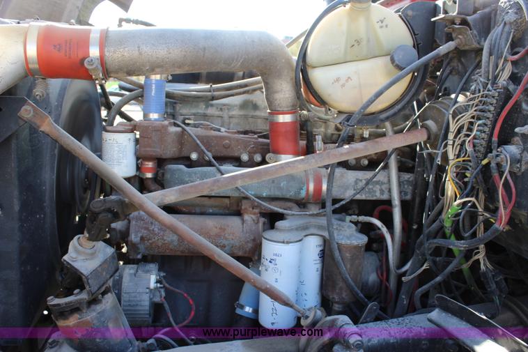 image for item J4539 2003 Mack RD600K semi truck