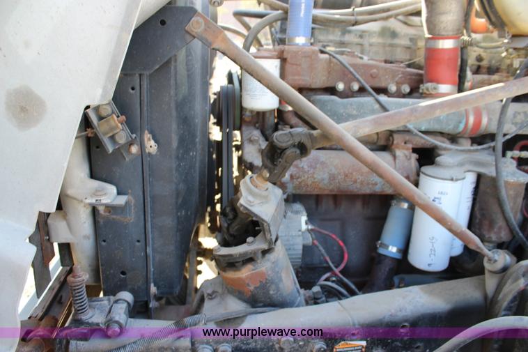 image for item J4539 2003 Mack RD600K semi truck