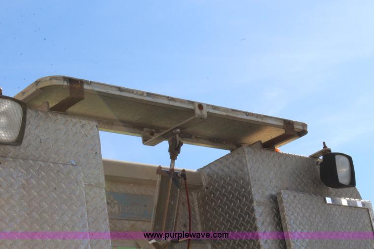 image for item J4539 2003 Mack RD600K semi truck