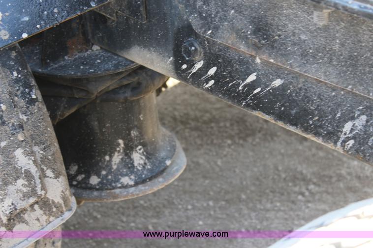 image for item J4539 2003 Mack RD600K semi truck