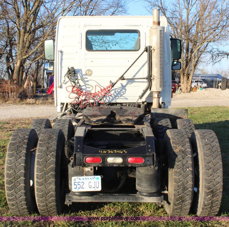 image for item J4542 2004 Volvo VNL semi truck