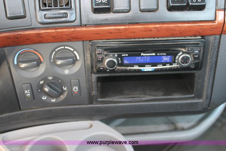 image for item J4542 2004 Volvo VNL semi truck