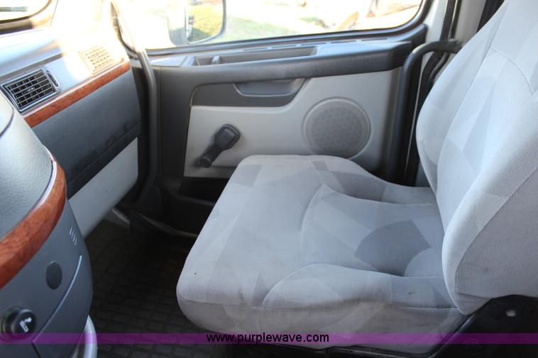 image for item J4542 2004 Volvo VNL semi truck