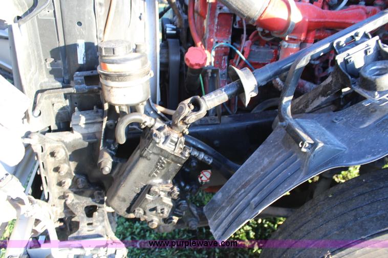 image for item J4542 2004 Volvo VNL semi truck