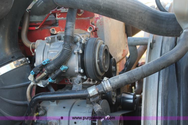 image for item J4542 2004 Volvo VNL semi truck