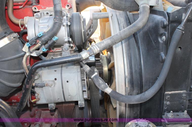 image for item J4542 2004 Volvo VNL semi truck