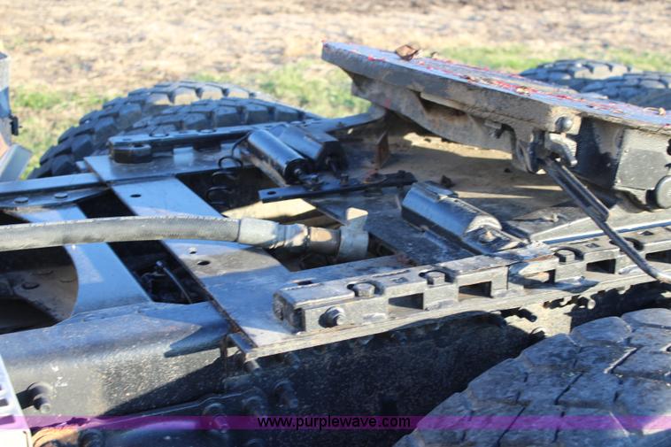 image for item J4542 2004 Volvo VNL semi truck