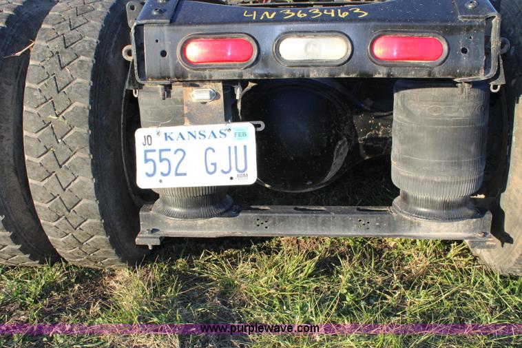 image for item J4542 2004 Volvo VNL semi truck