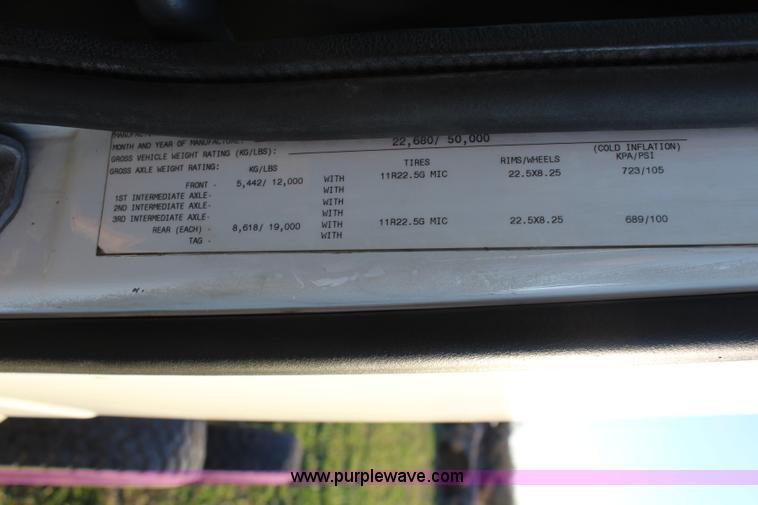 image for item J4542 2004 Volvo VNL semi truck