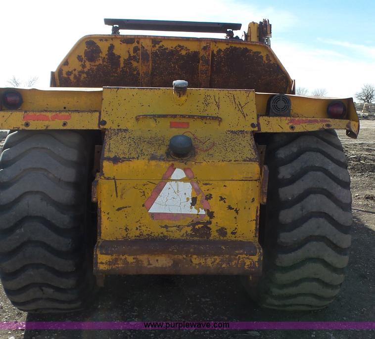 image for item J4558 1977 John Deere 762 elevating scraper