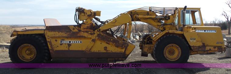 image for item J4558 1977 John Deere 762 elevating scraper