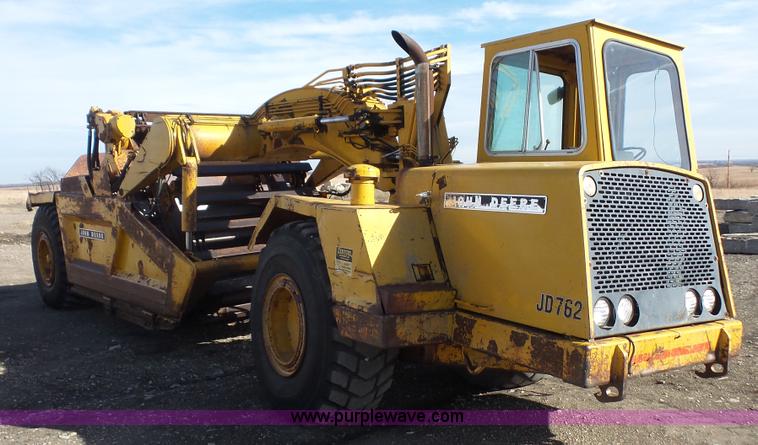 image for item J4558 1977 John Deere 762 elevating scraper