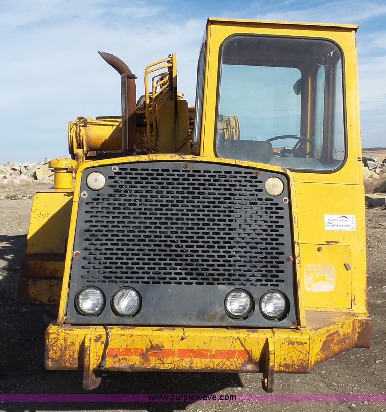 image for item J4558 1977 John Deere 762 elevating scraper