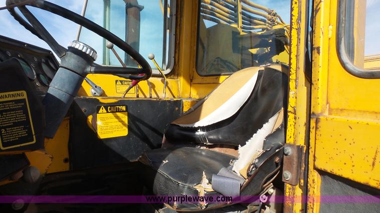 image for item J4558 1977 John Deere 762 elevating scraper