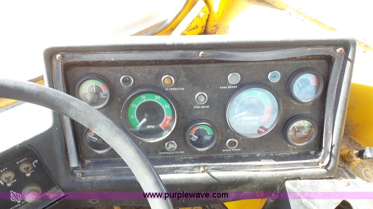 image for item J4558 1977 John Deere 762 elevating scraper