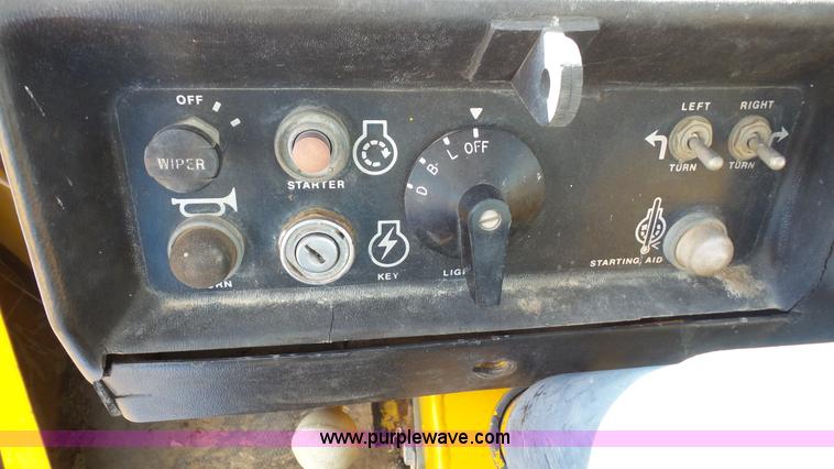 image for item J4558 1977 John Deere 762 elevating scraper