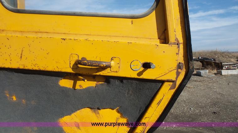 image for item J4558 1977 John Deere 762 elevating scraper