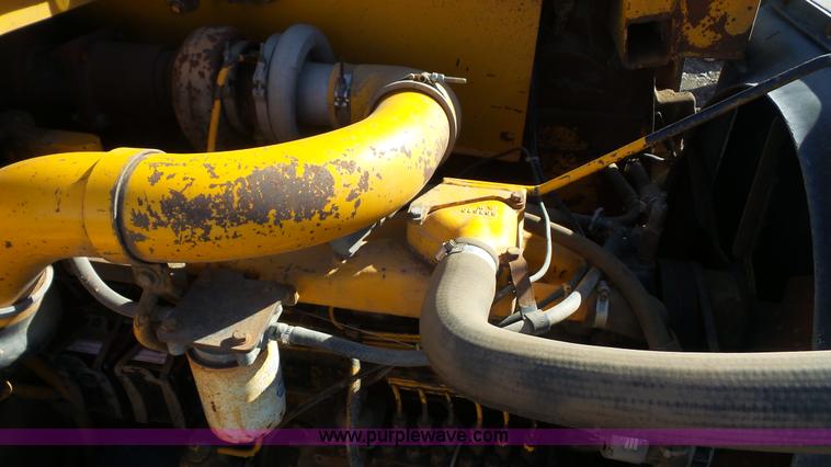 image for item J4558 1977 John Deere 762 elevating scraper