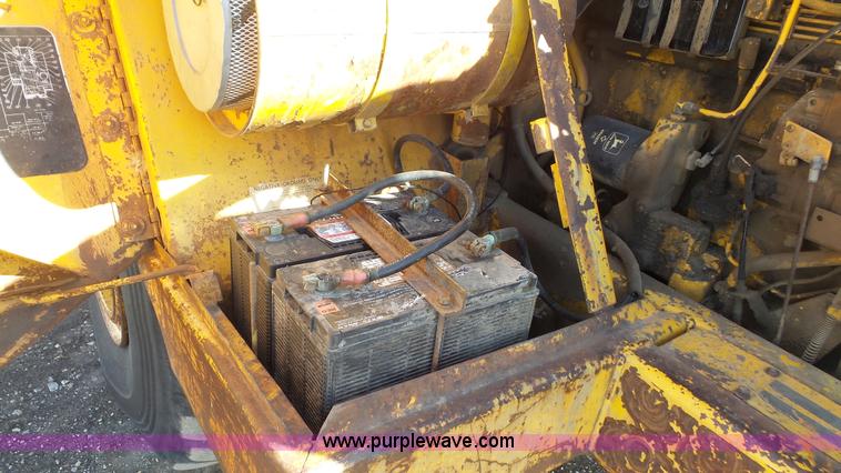 image for item J4558 1977 John Deere 762 elevating scraper