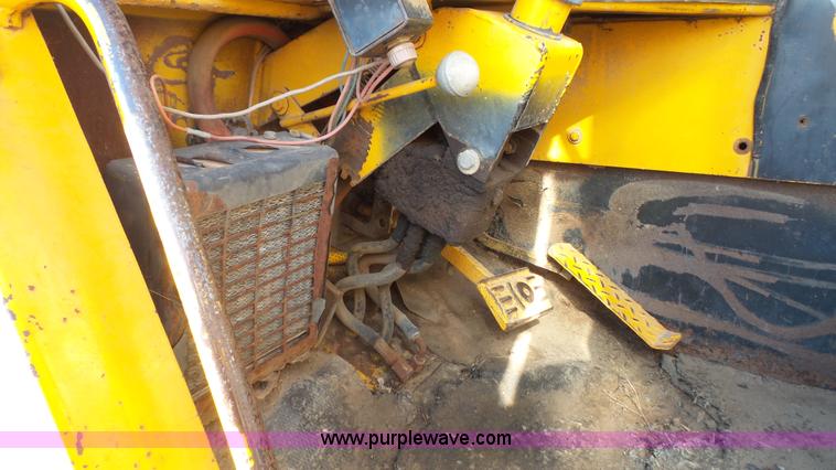 image for item J4558 1977 John Deere 762 elevating scraper