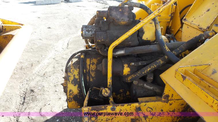 image for item J4558 1977 John Deere 762 elevating scraper