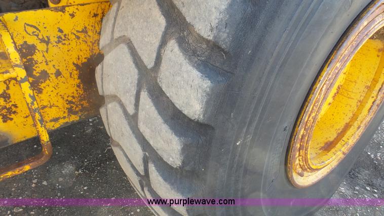 image for item J4558 1977 John Deere 762 elevating scraper