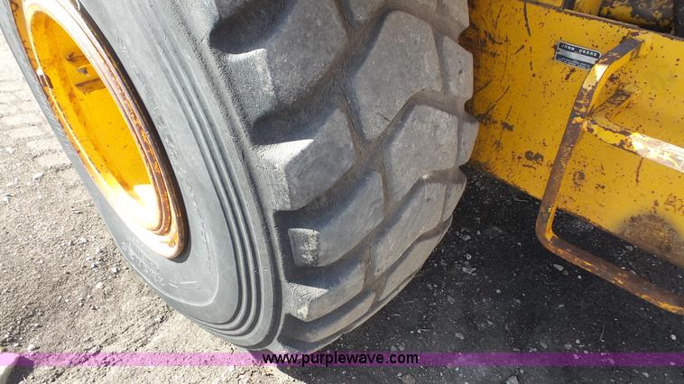 image for item J4558 1977 John Deere 762 elevating scraper