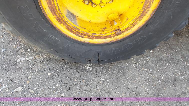 image for item J4558 1977 John Deere 762 elevating scraper