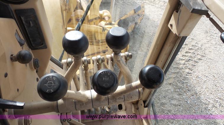 image for item J4559 1996 Caterpillar 160H motor grader