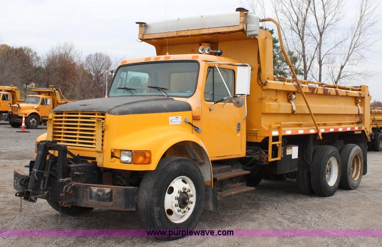 image for item J4563 1999 International 4900 dump truck