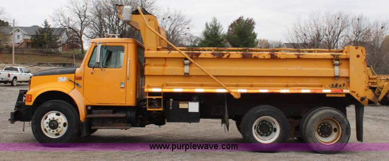 image for item J4563 1999 International 4900 dump truck
