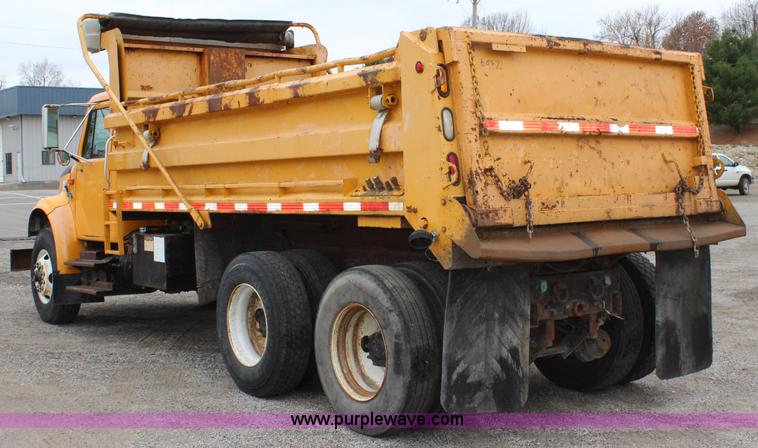 image for item J4563 1999 International 4900 dump truck