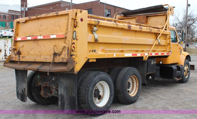 image for item J4563 1999 International 4900 dump truck