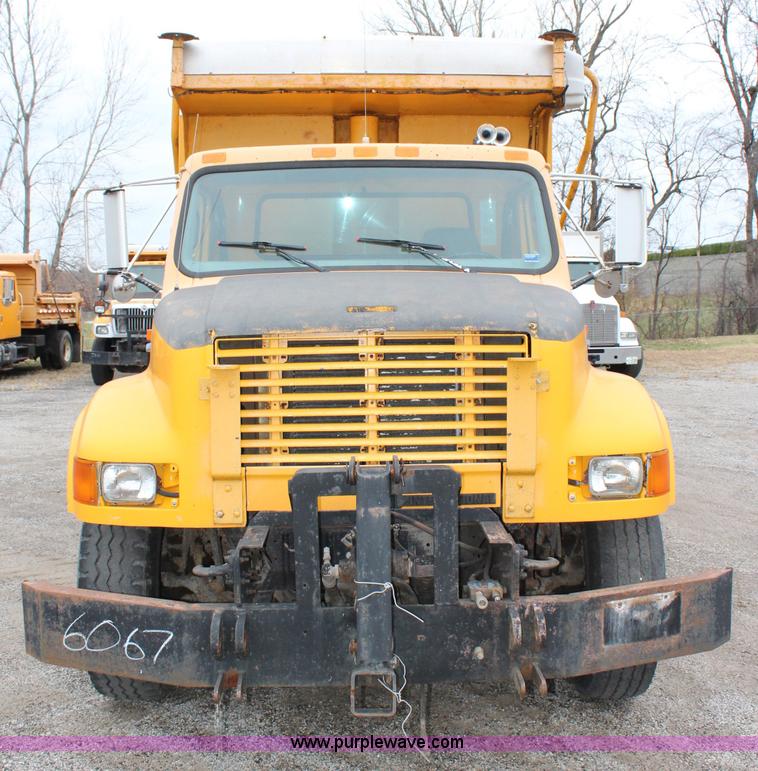 image for item J4563 1999 International 4900 dump truck
