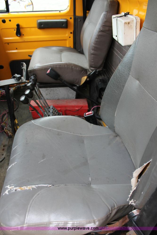 image for item J4563 1999 International 4900 dump truck