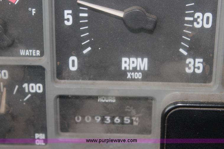 image for item J4563 1999 International 4900 dump truck