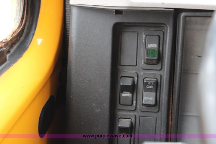 image for item J4563 1999 International 4900 dump truck