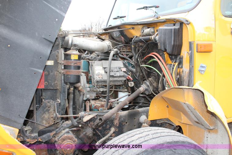 image for item J4563 1999 International 4900 dump truck