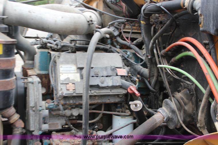 image for item J4563 1999 International 4900 dump truck