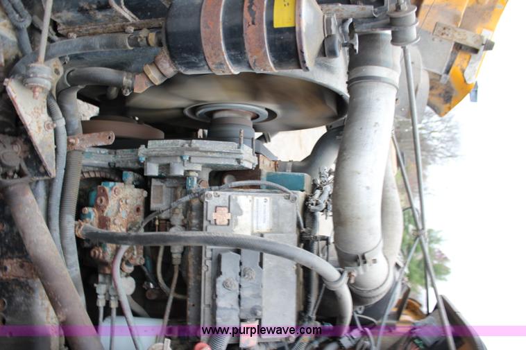 image for item J4563 1999 International 4900 dump truck