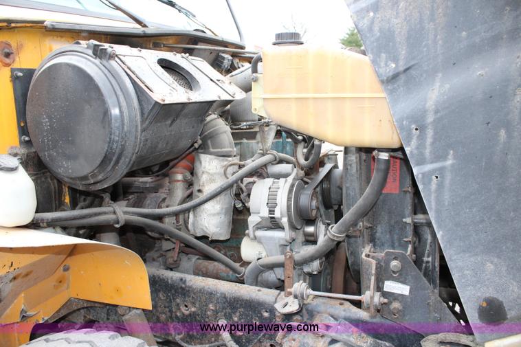 image for item J4563 1999 International 4900 dump truck