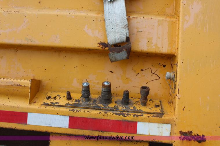 image for item J4563 1999 International 4900 dump truck