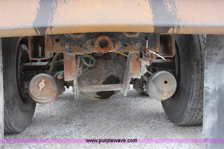 image for item J4563 1999 International 4900 dump truck