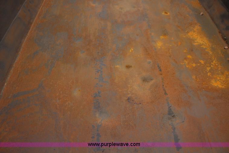 image for item J4563 1999 International 4900 dump truck