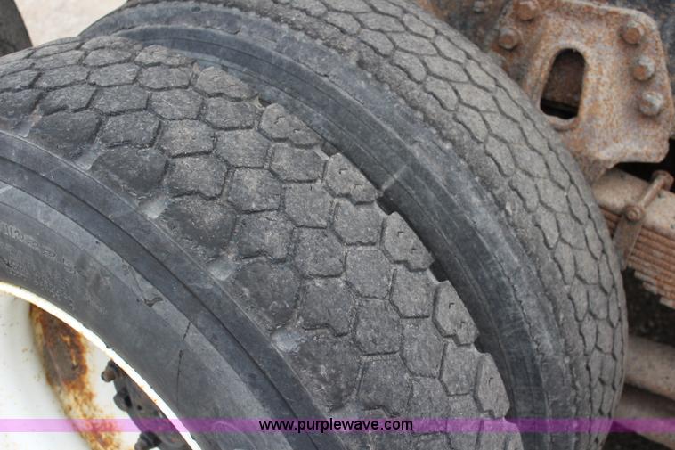 image for item J4563 1999 International 4900 dump truck