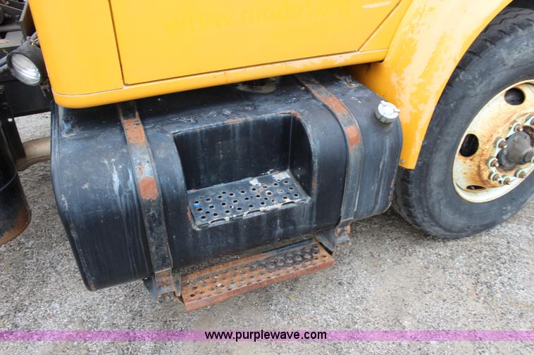 image for item J4563 1999 International 4900 dump truck