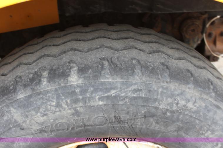 image for item J4563 1999 International 4900 dump truck