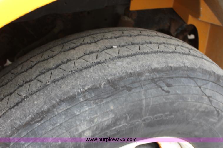 image for item J4563 1999 International 4900 dump truck